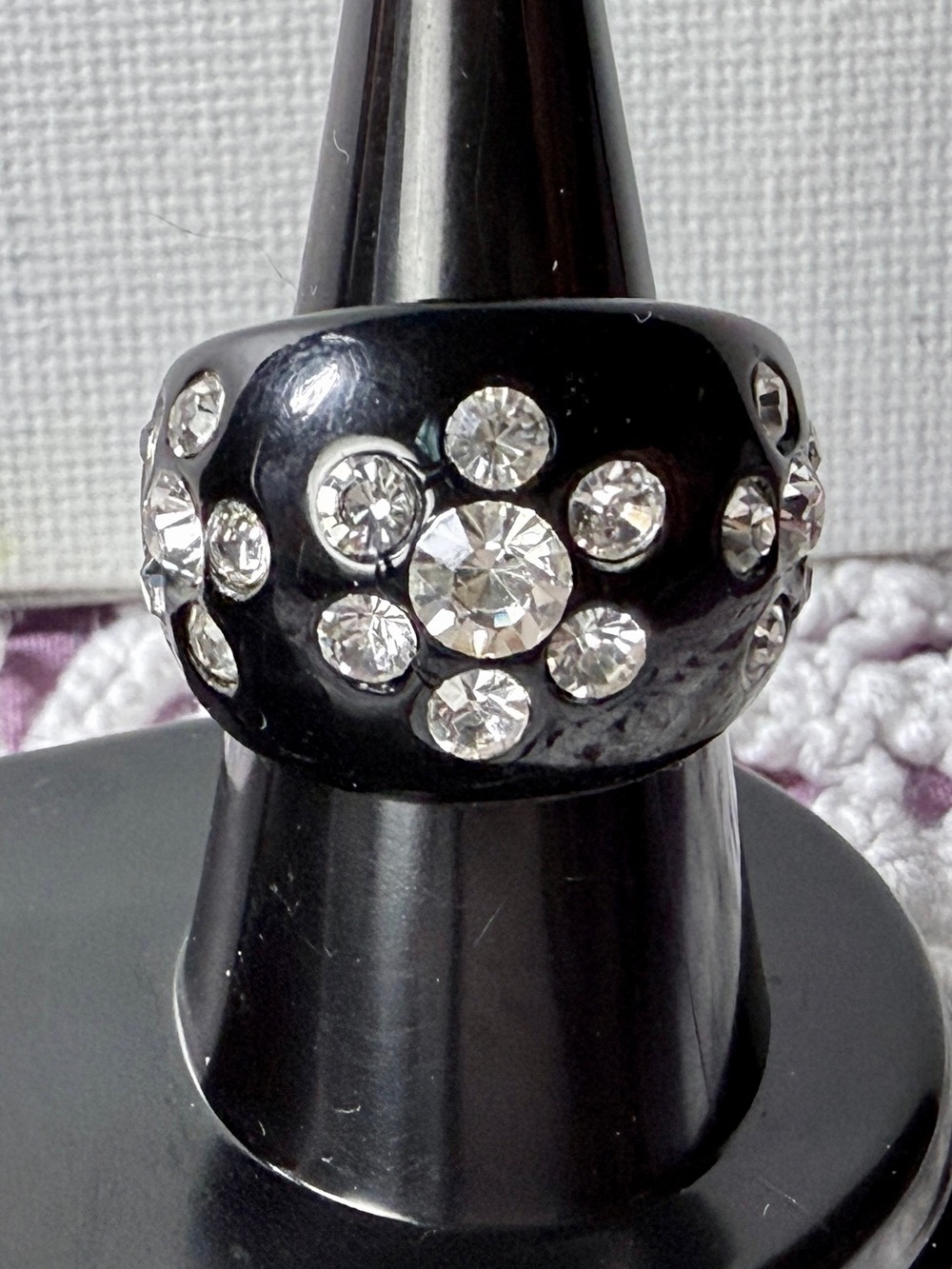 Vintage chunky black lucite rhinestone flower cluster dome ring Women’s size 5.5